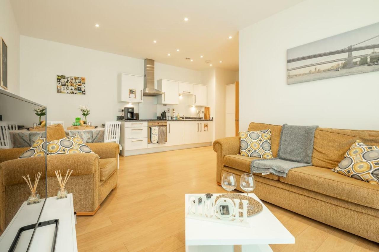 Central Bedford: Two Bedrooms, Breakfast Basket Exterior photo