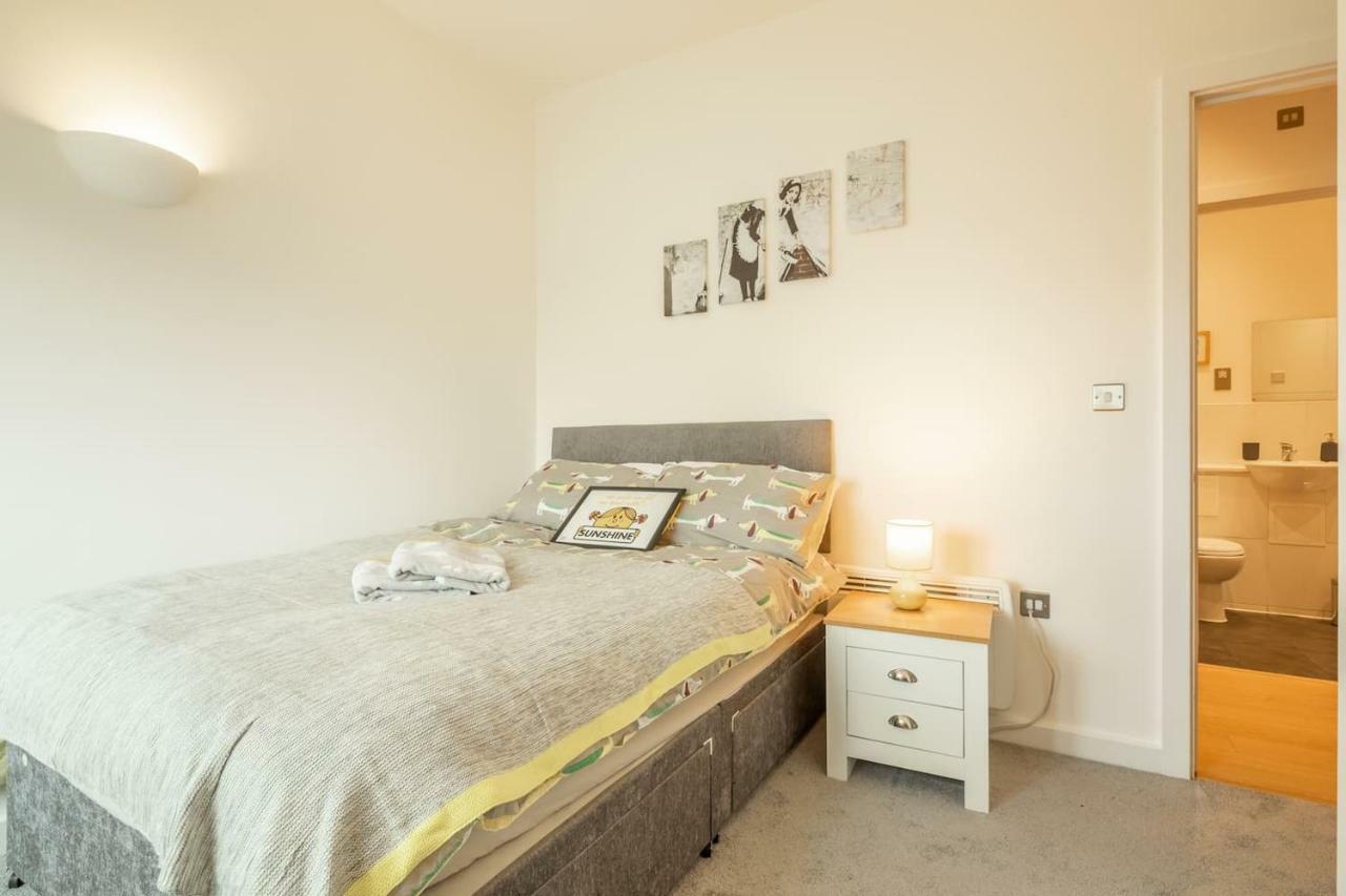Central Bedford: Two Bedrooms, Breakfast Basket Exterior photo
