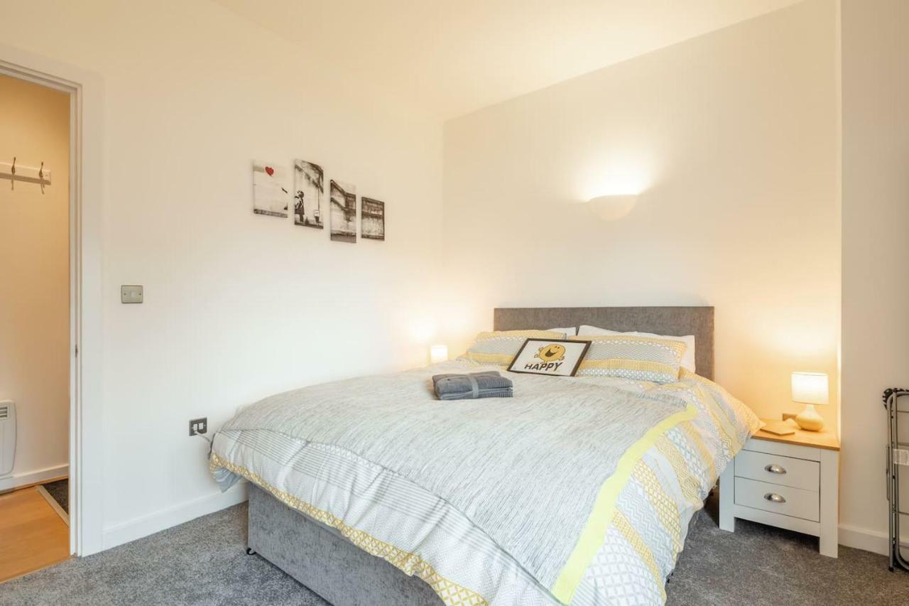 Central Bedford: Two Bedrooms, Breakfast Basket Exterior photo