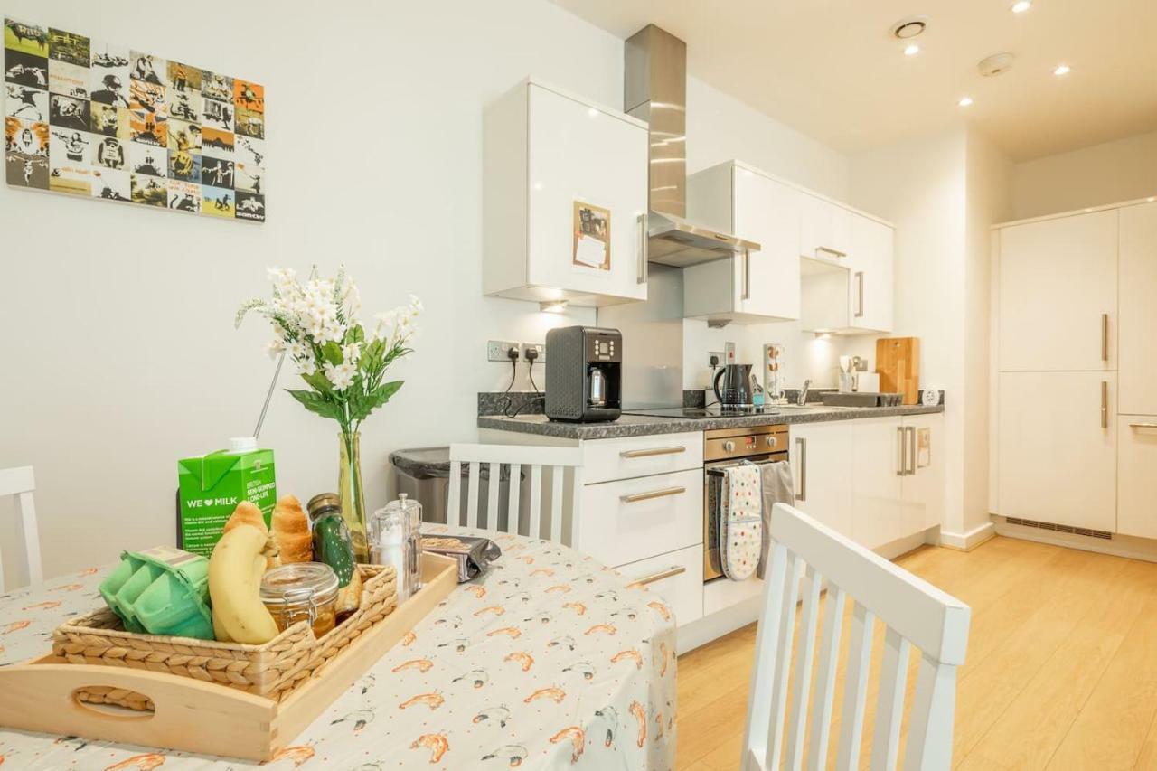 Central Bedford: Two Bedrooms, Breakfast Basket Exterior photo