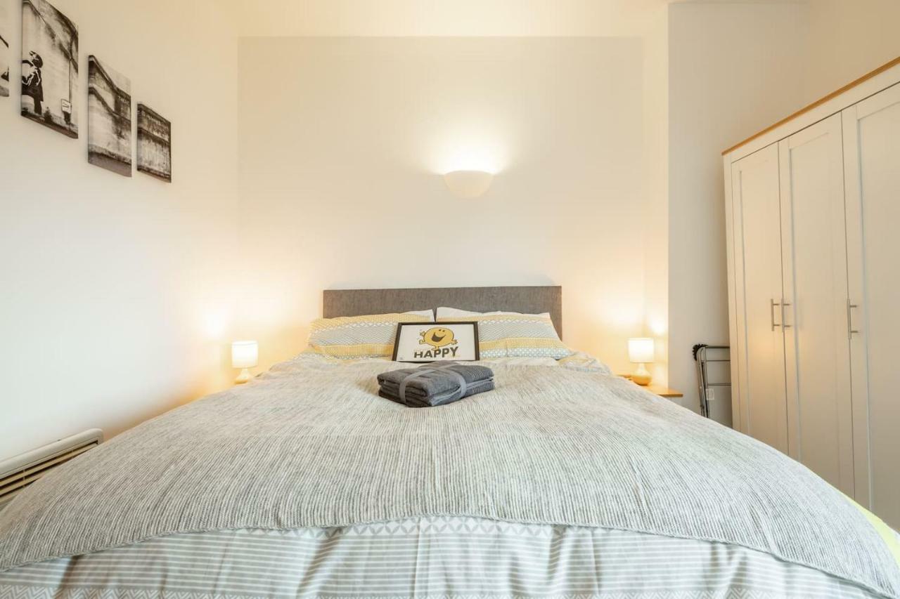 Central Bedford: Two Bedrooms, Breakfast Basket Exterior photo