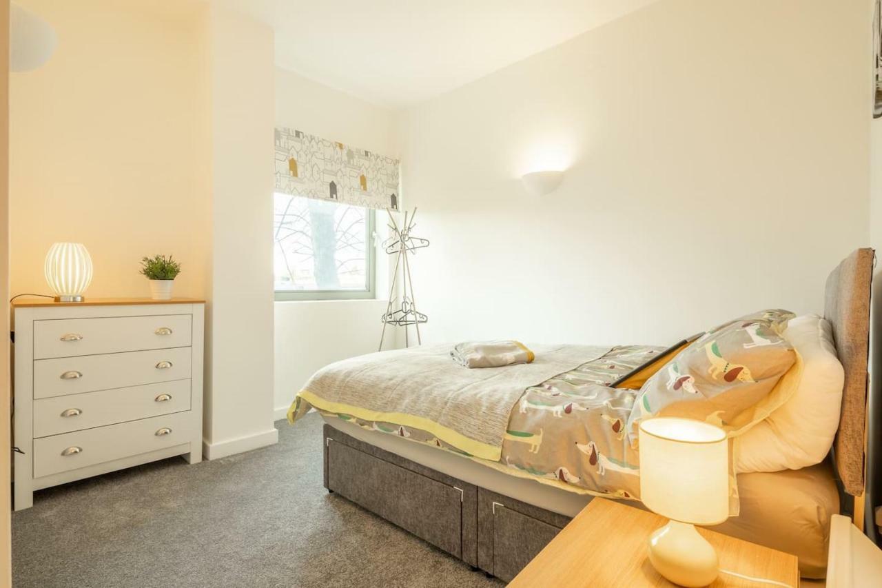 Central Bedford: Two Bedrooms, Breakfast Basket Exterior photo