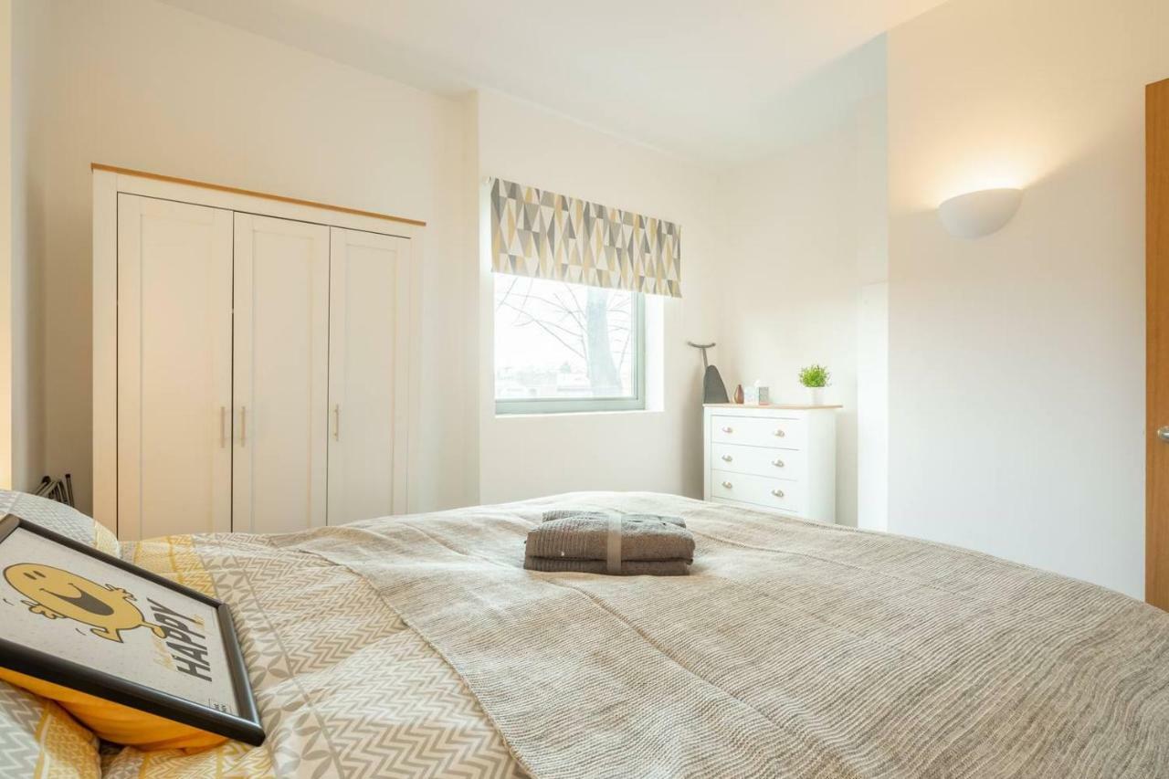 Central Bedford: Two Bedrooms, Breakfast Basket Exterior photo