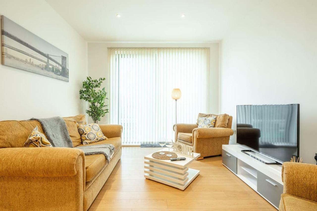 Central Bedford: Two Bedrooms, Breakfast Basket Exterior photo
